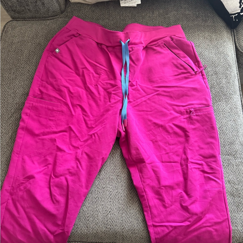 Figs Women's Pink set Jogger Pants and top